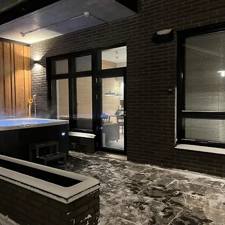 Cranberry C1, Ski-in Ski-out 2 Bedroom In Center