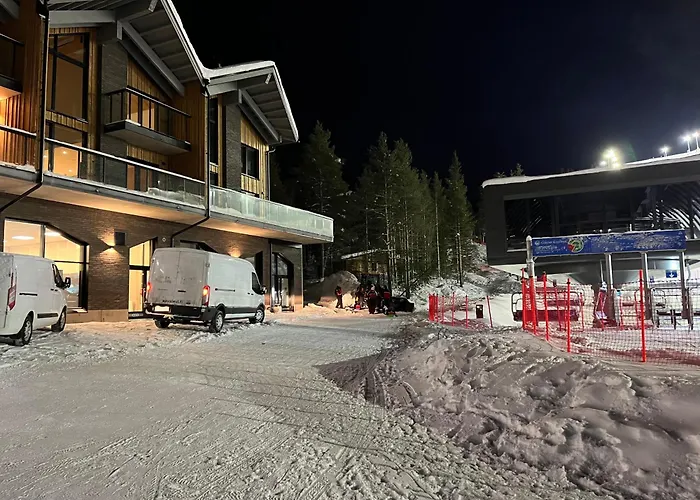 Cranberry C1, Ski-in Ski-out 2 Bedroom In Center *